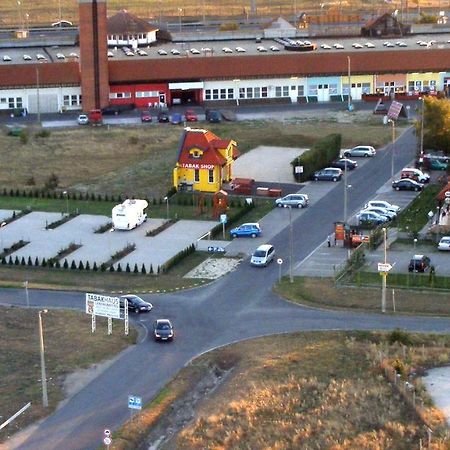 Hotel Rozsa Csarda Bungalow & Caravan Park ヘジェシャロム エクステリア 写真
