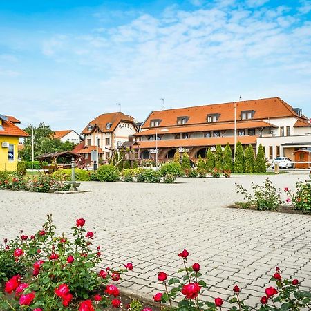 Hotel Rozsa Csarda Bungalow & Caravan Park ヘジェシャロム エクステリア 写真