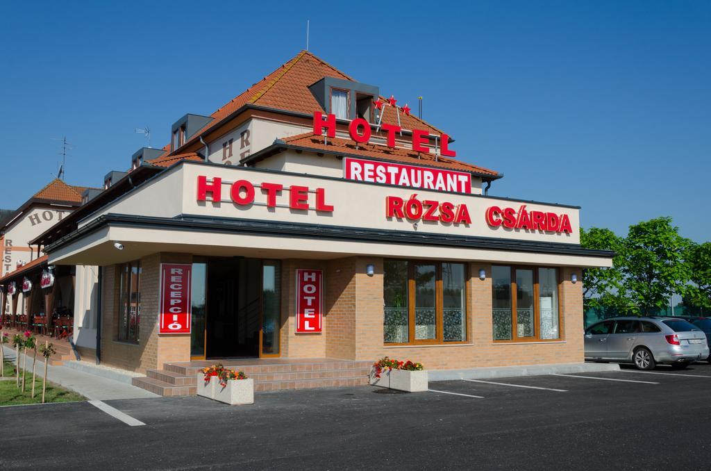 Hotel Rozsa Csarda Bungalow & Caravan Park ヘジェシャロム エクステリア 写真