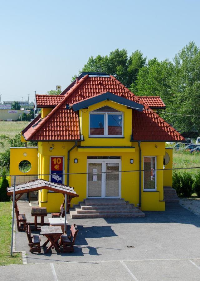 Hotel Rozsa Csarda Bungalow & Caravan Park ヘジェシャロム エクステリア 写真